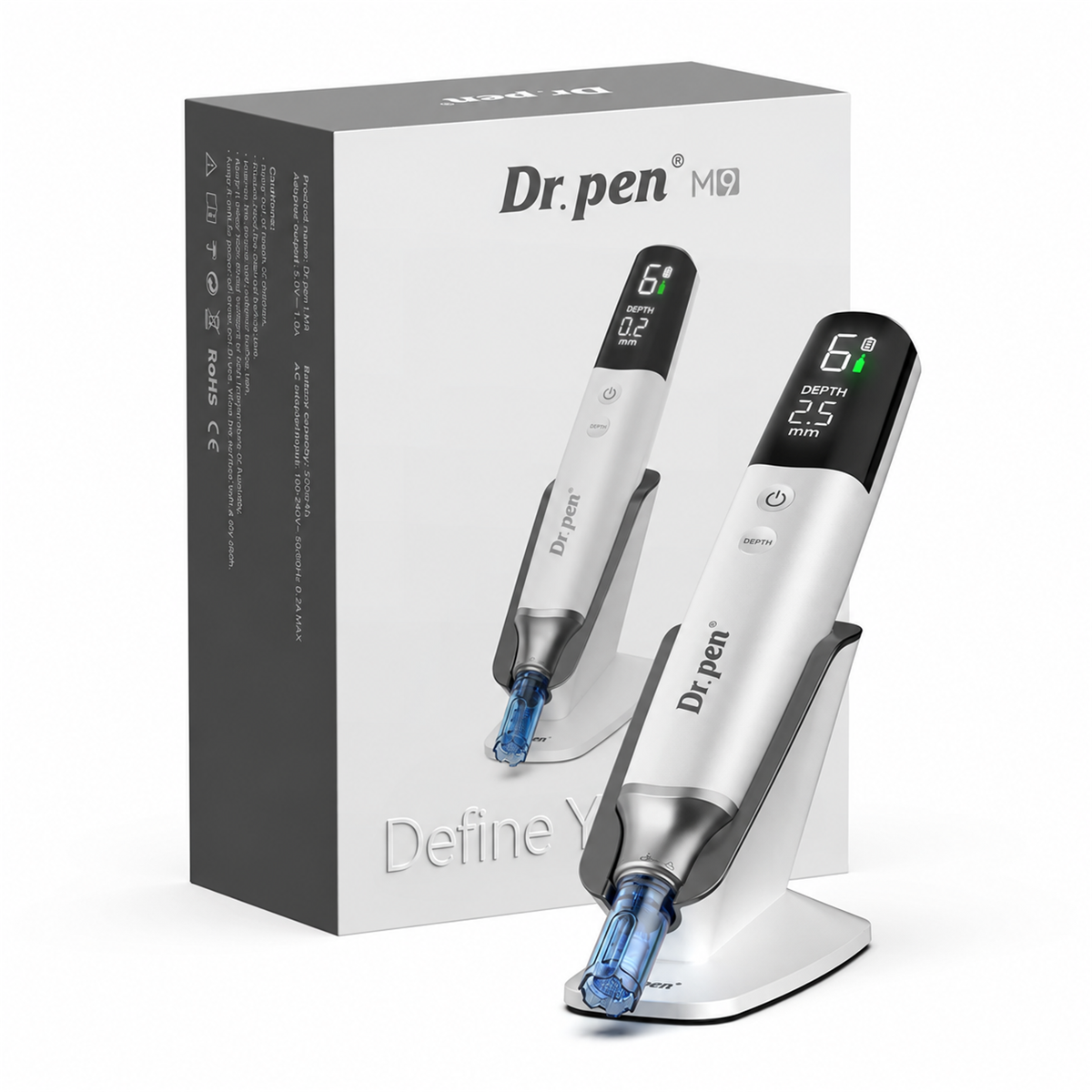 Hvit Dr. Pen M9 på stativet ved siden av originalesken